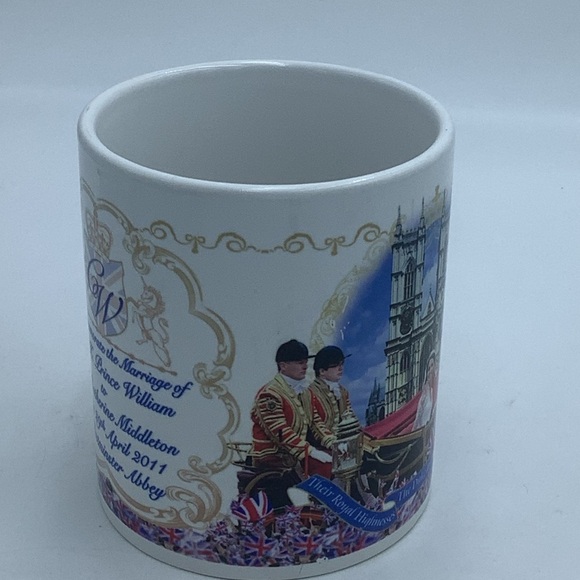 Mug commemorating the Marriage of Prince William and Catherine Middleton in 2011 - Picture 6 of 10